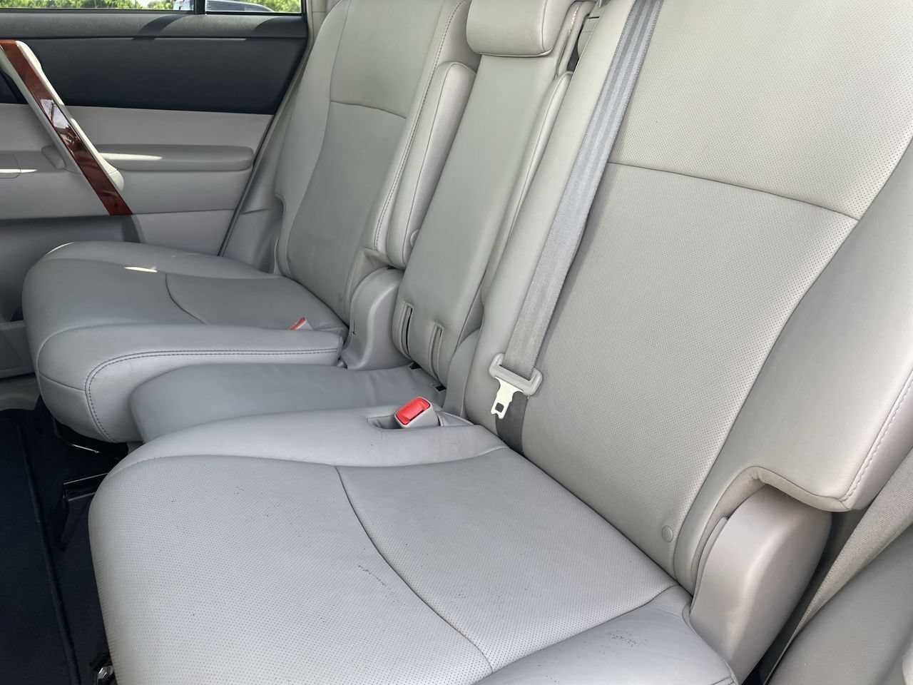 Thumbnail: 2013 Toyota Highlander - 18