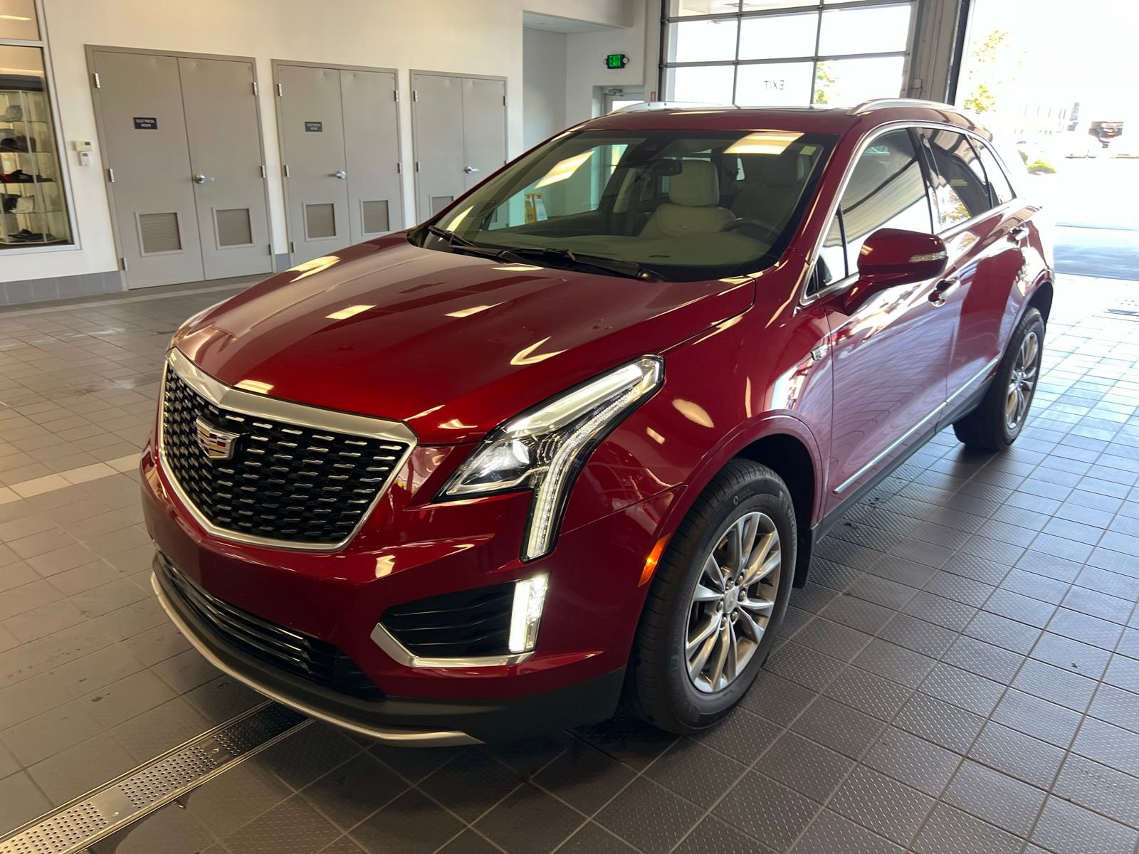 Thumbnail: 2023 Cadillac XT5 - 1
