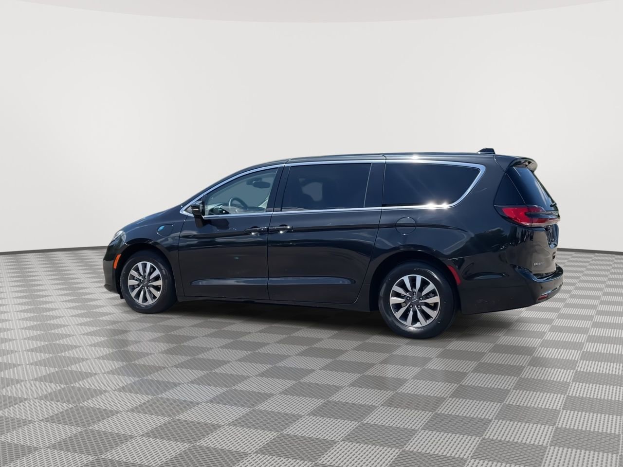Thumbnail: 2024 Chrysler Pacifica - 5