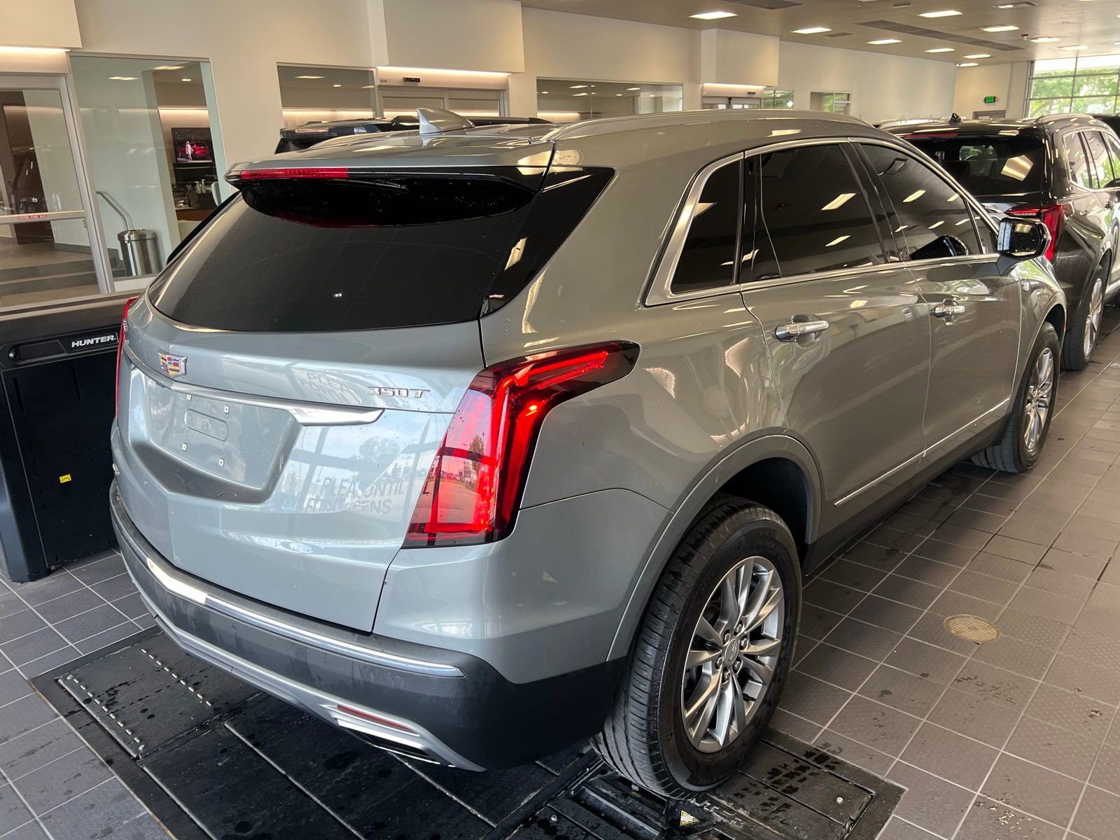 Thumbnail: 2023 Cadillac XT5 - 3