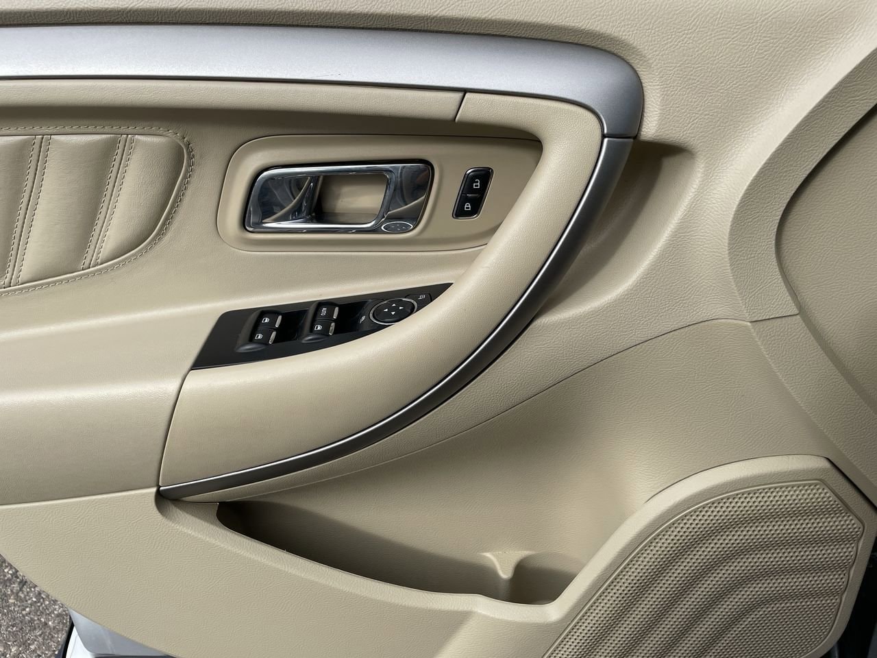 Thumbnail: 2015 Ford Taurus - 29