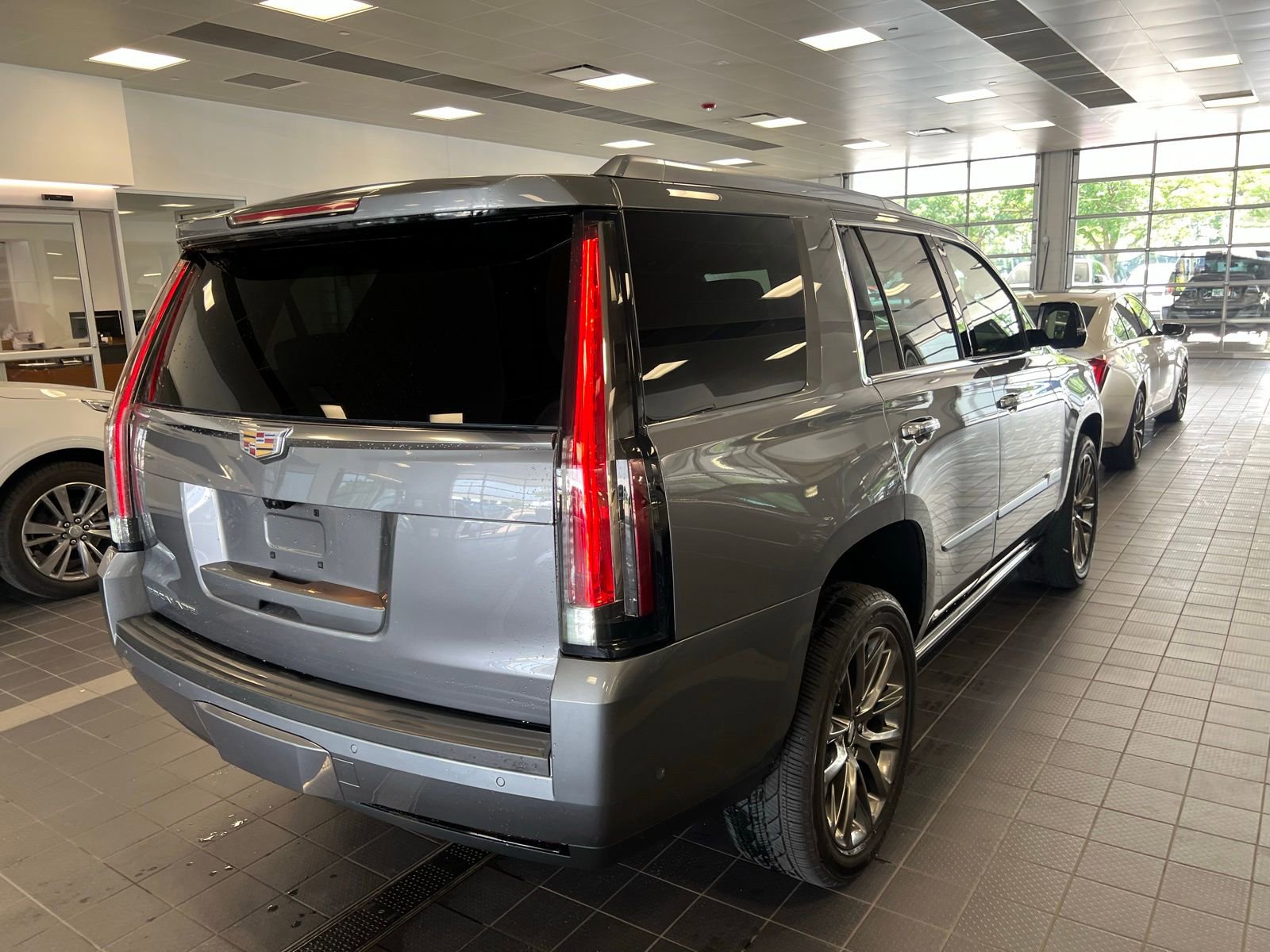 Thumbnail: 2020 Cadillac Escalade - 3