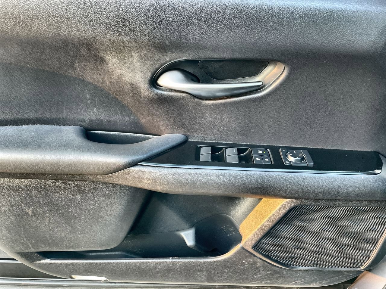 Thumbnail: 2020 Lexus UX - 33