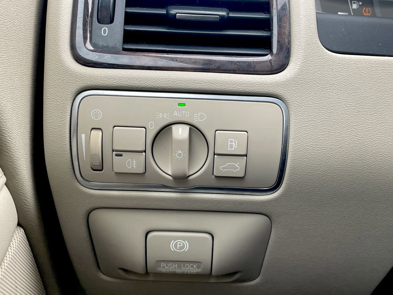 Thumbnail: 2015 Volvo S80 - 30