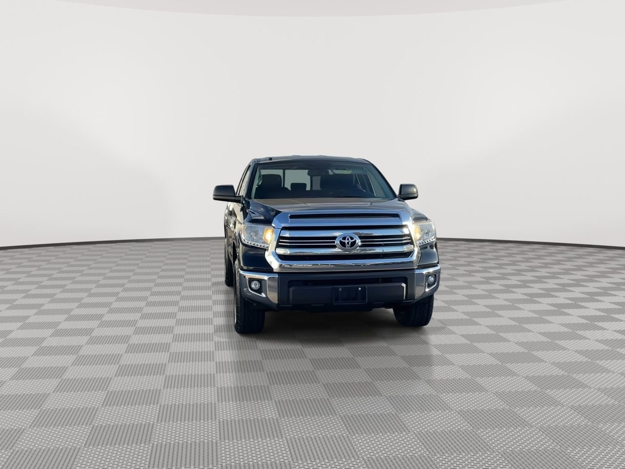 Thumbnail: 2017 Toyota Tundra - 3