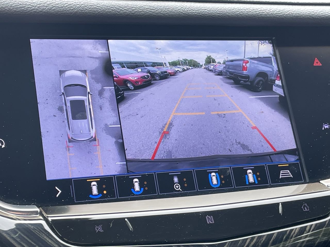 Thumbnail: 2020 Cadillac XT6 - 30