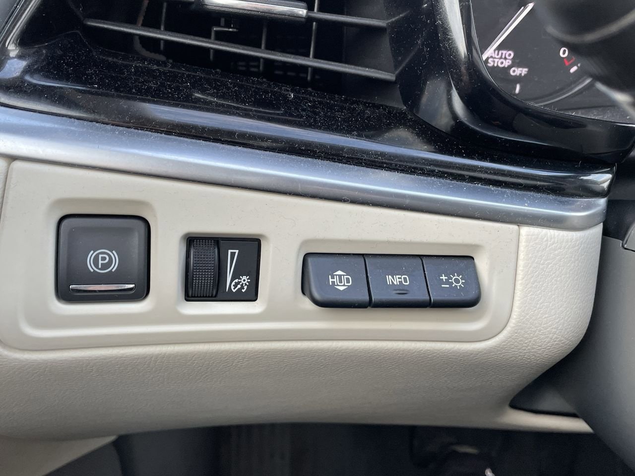 Thumbnail: 2024 Cadillac XT6 - 33