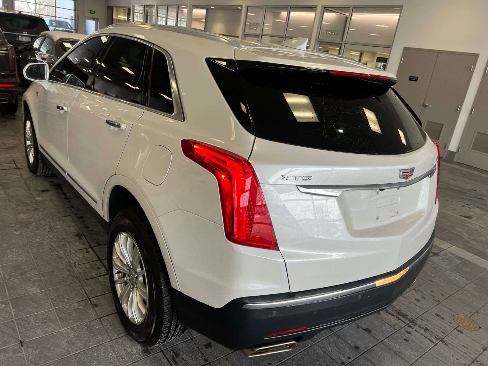 Thumbnail: 2017 Cadillac XT5 - 2
