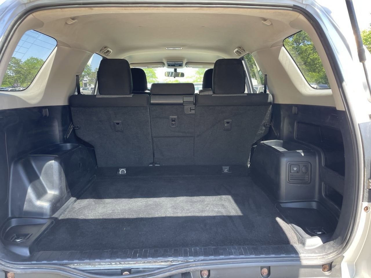 Thumbnail: 2014 Toyota 4Runner - 17