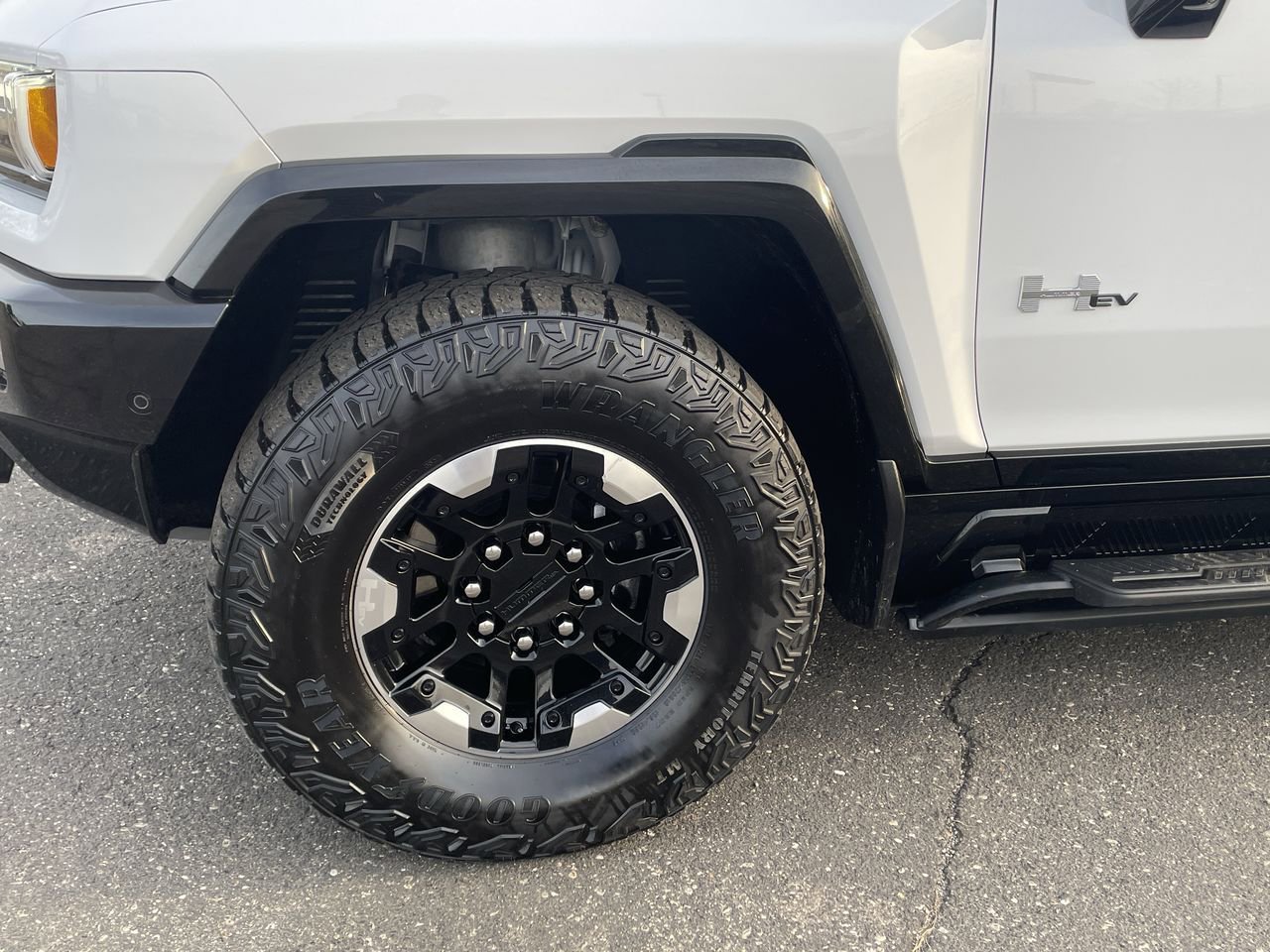 Thumbnail: 2022 GMC Hummer EV - 42