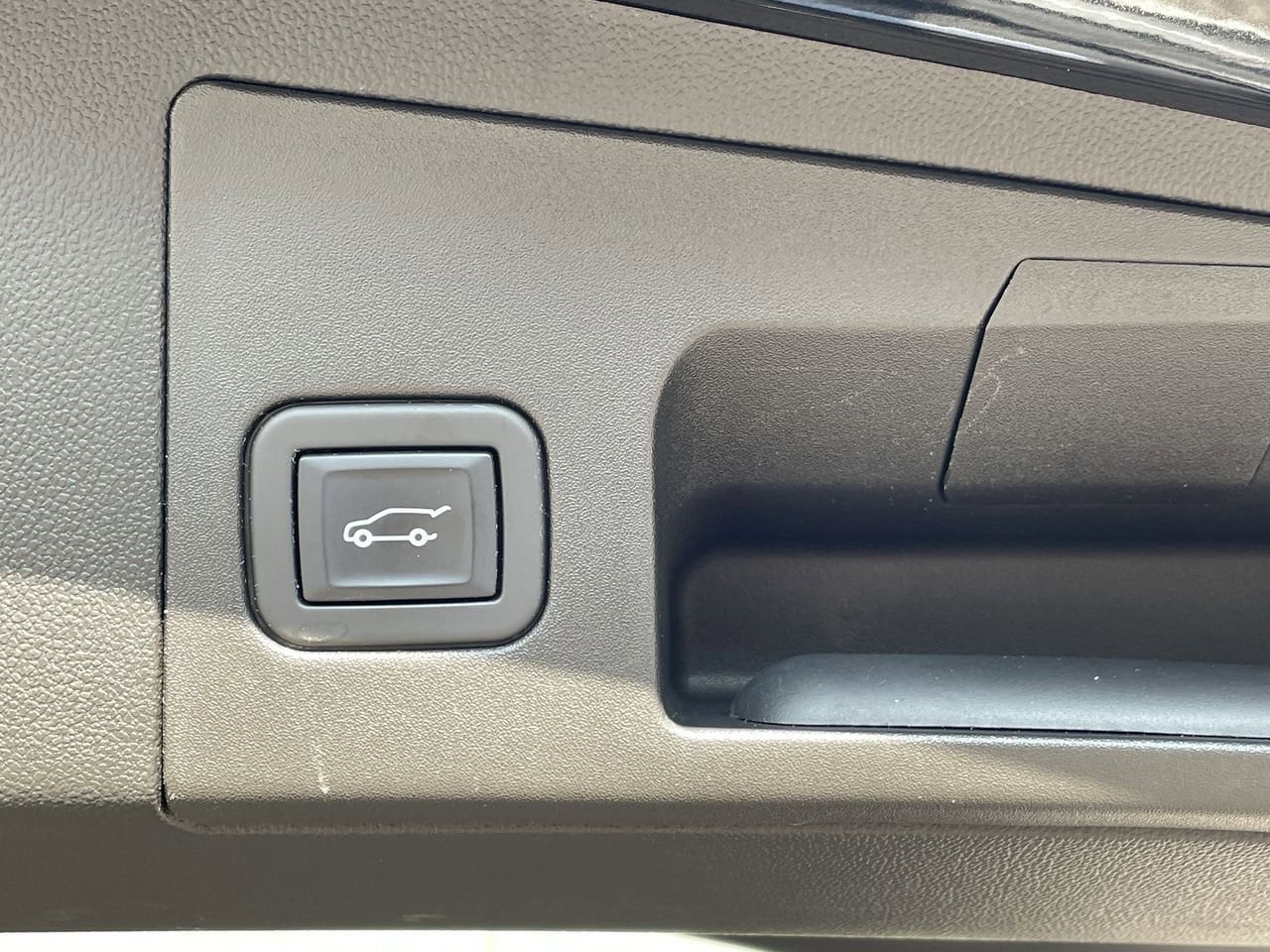Thumbnail: 2023 Cadillac XT5 - 18