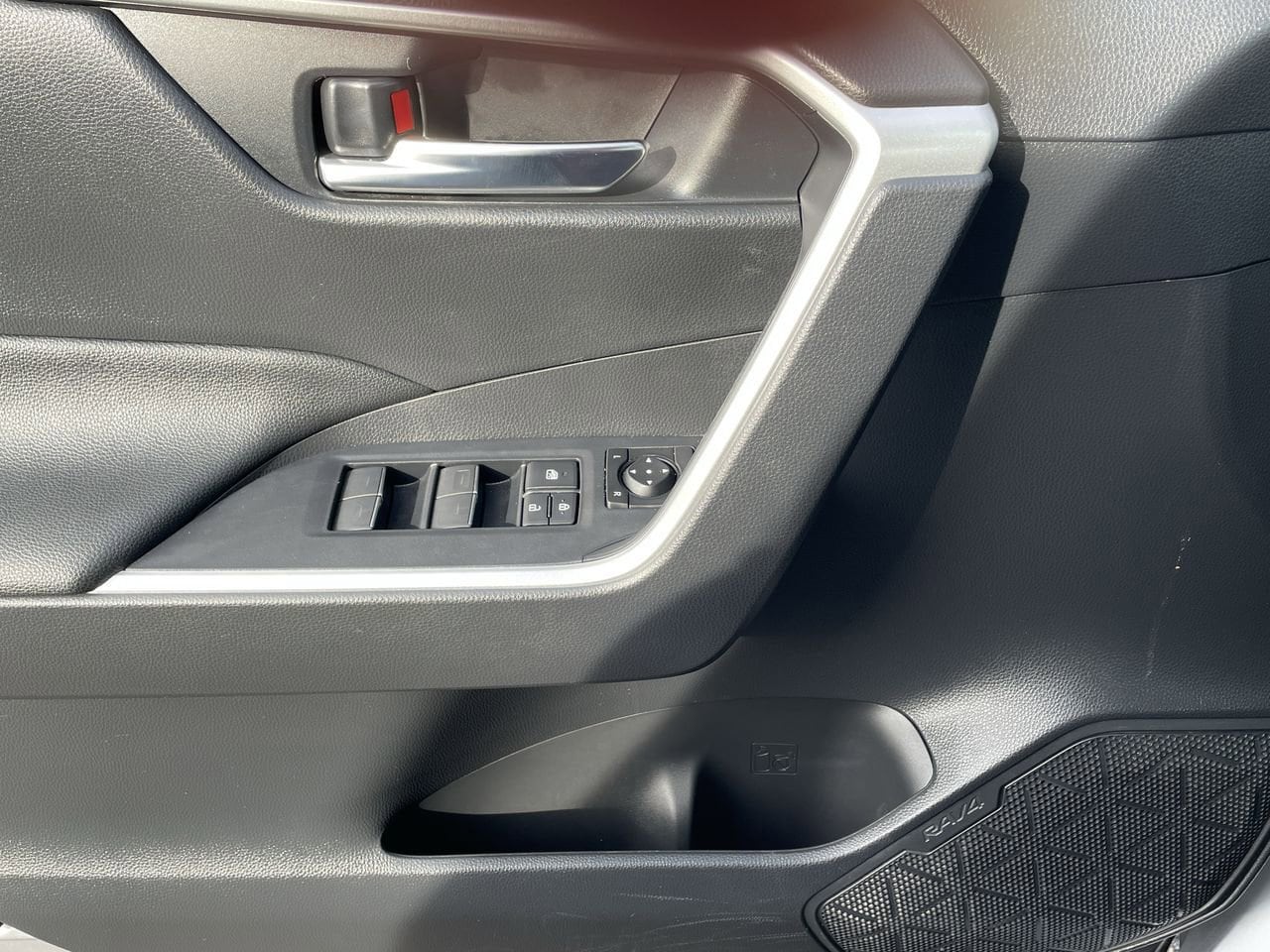 Thumbnail: 2023 Toyota RAV4 - 34