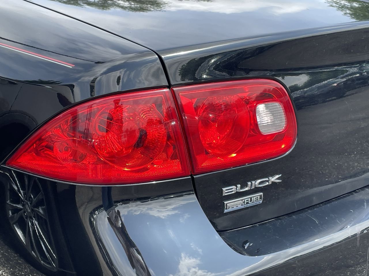 Thumbnail: 2011 Buick Lucerne - 34