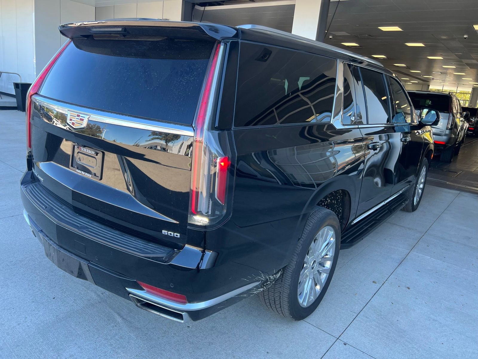 2024 Cadillac Escalade ESV Premium Luxury photo 2