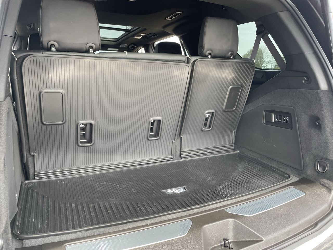 Thumbnail: 2022 Cadillac Escalade - 17