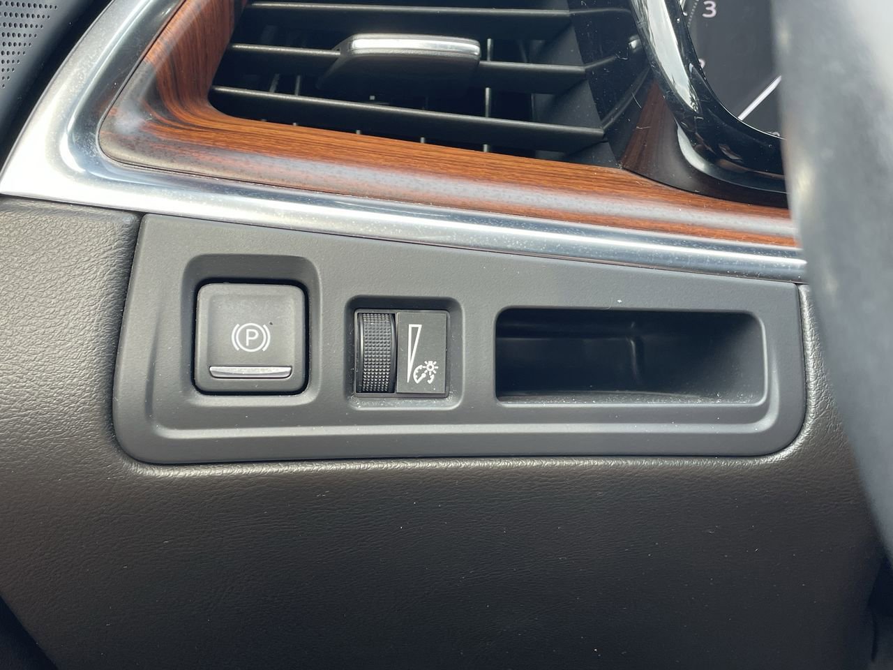 Thumbnail: 2023 Cadillac XT5 - 30