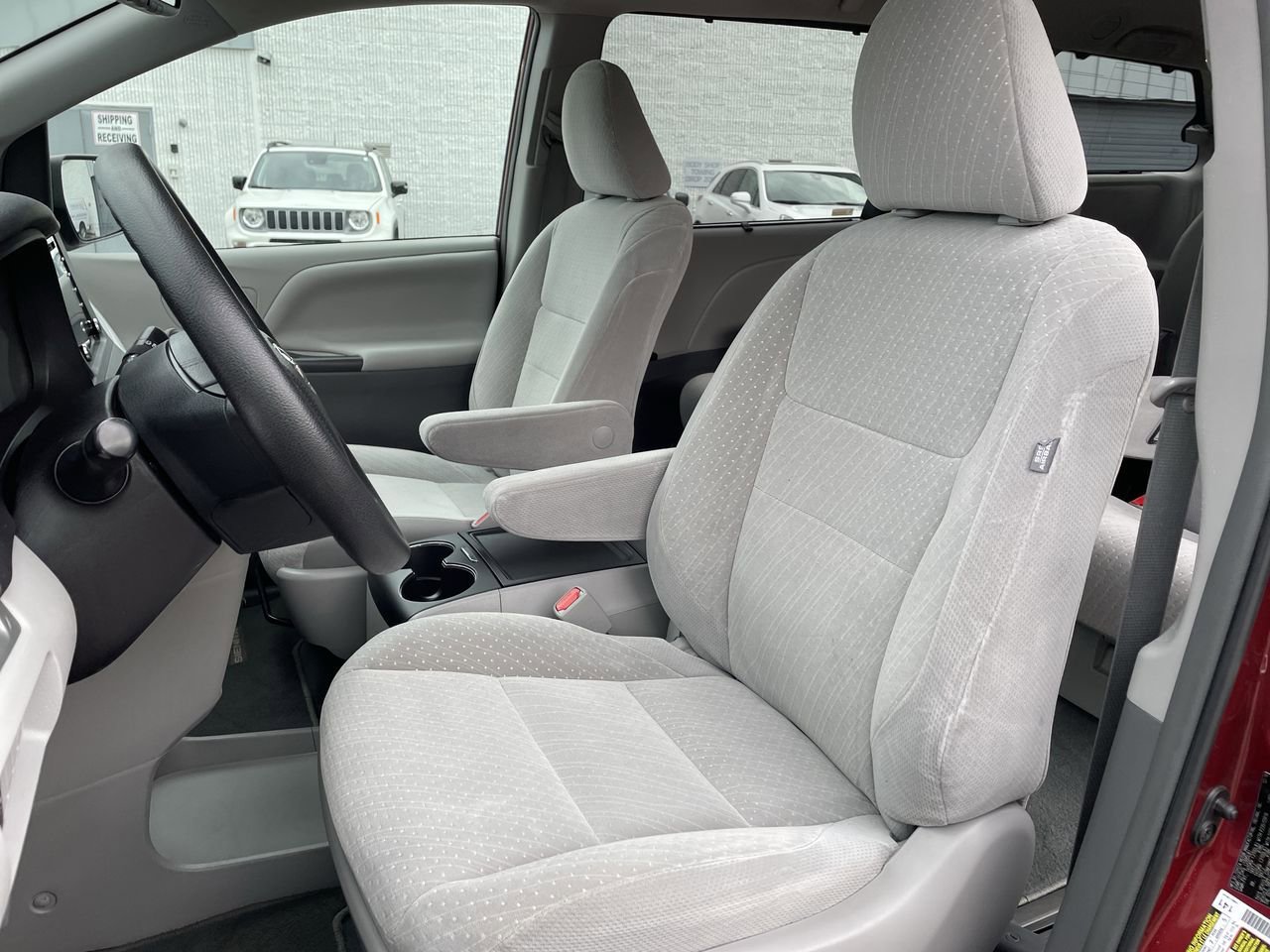 Thumbnail: 2019 Toyota Sienna - 12