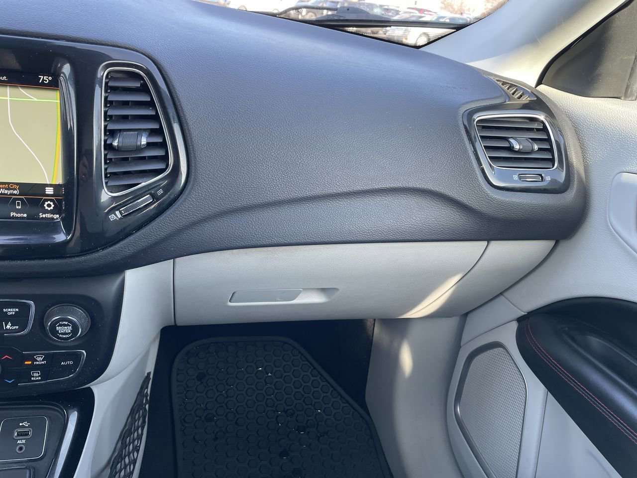 Thumbnail: 2018 Jeep Compass - 16