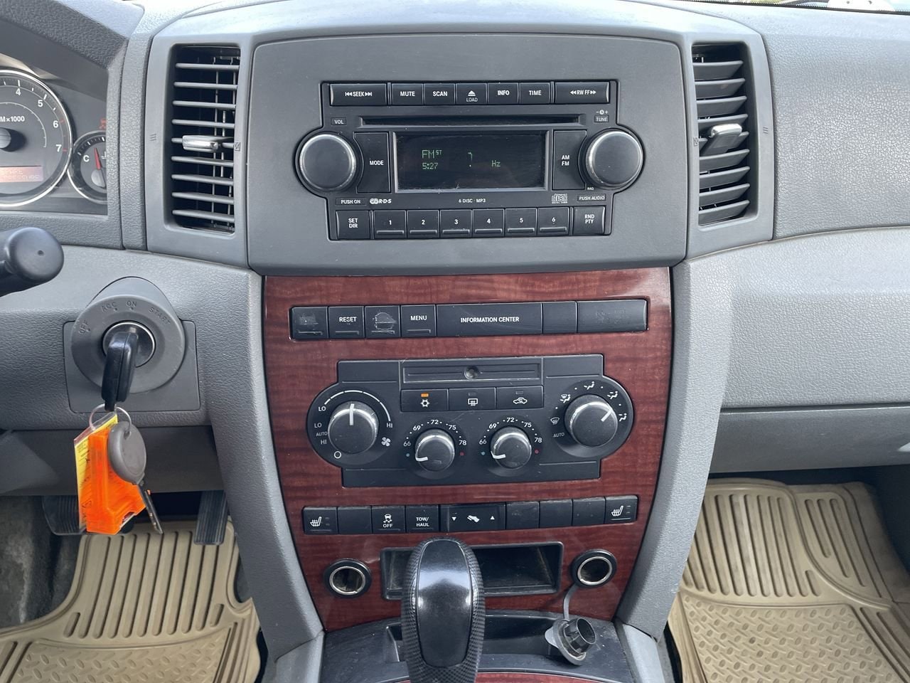 Thumbnail: 2005 Jeep Grand Cherokee - 13