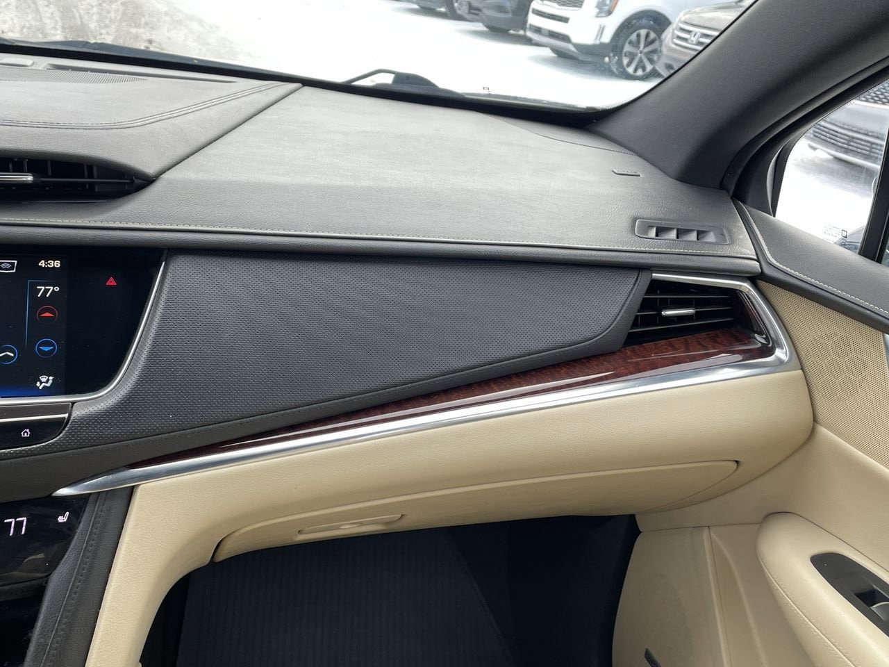 Thumbnail: 2017 Cadillac XT5 - 16