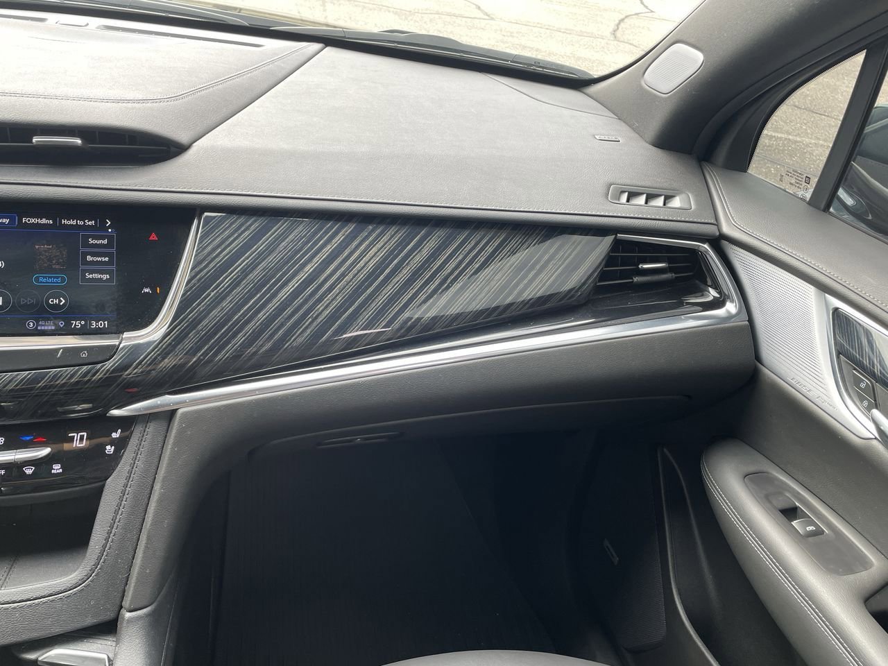 Thumbnail: 2024 Cadillac XT6 - 16