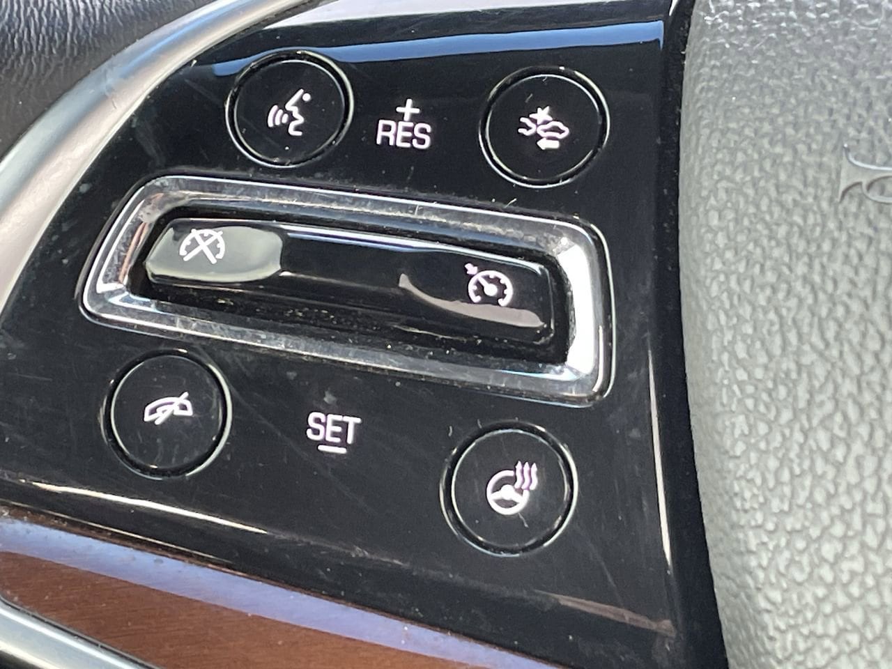 Thumbnail: 2018 Cadillac Escalade - 27