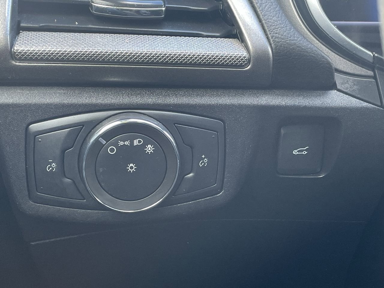 Thumbnail: 2020 Ford Fusion - 26