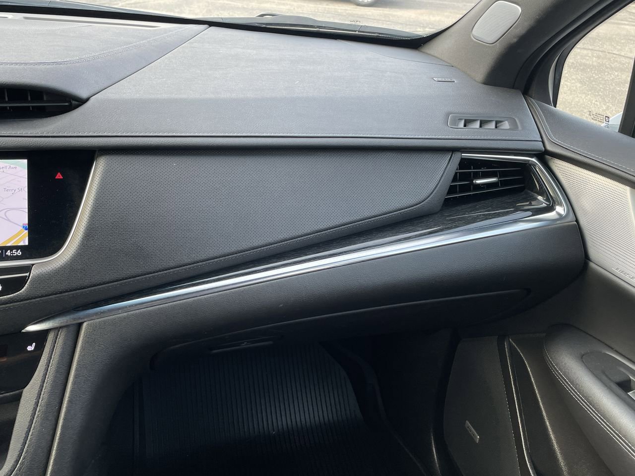 Thumbnail: 2023 Cadillac XT5 - 16