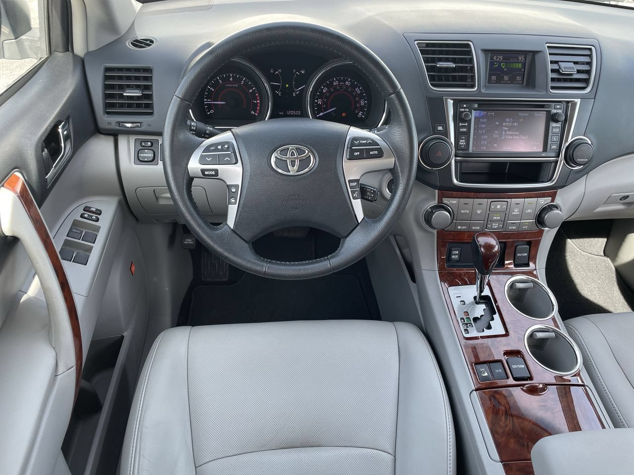 Thumbnail: 2013 Toyota Highlander - 10
