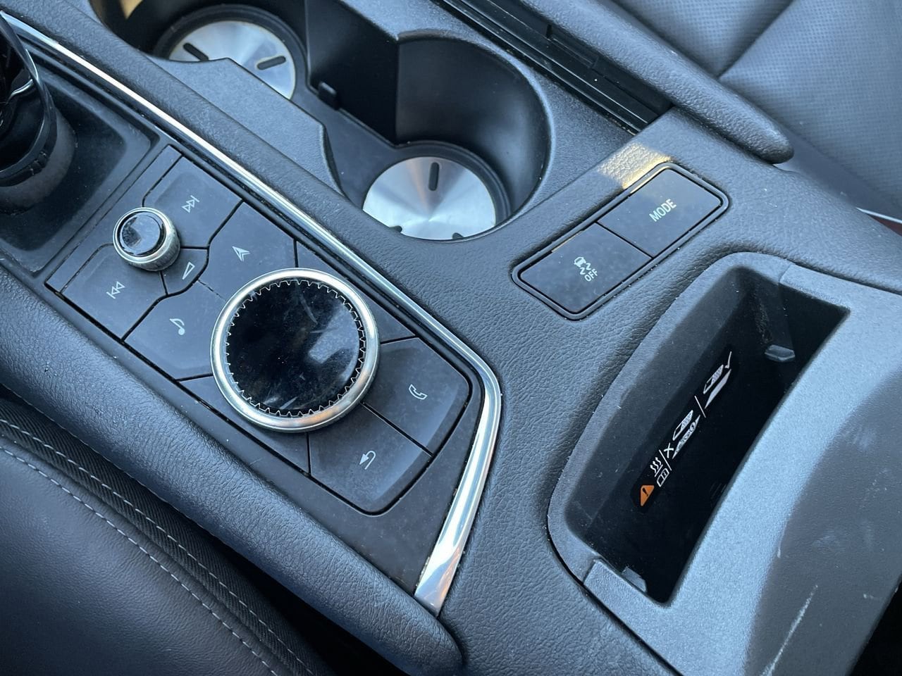 Thumbnail: 2023 Cadillac XT5 - 32