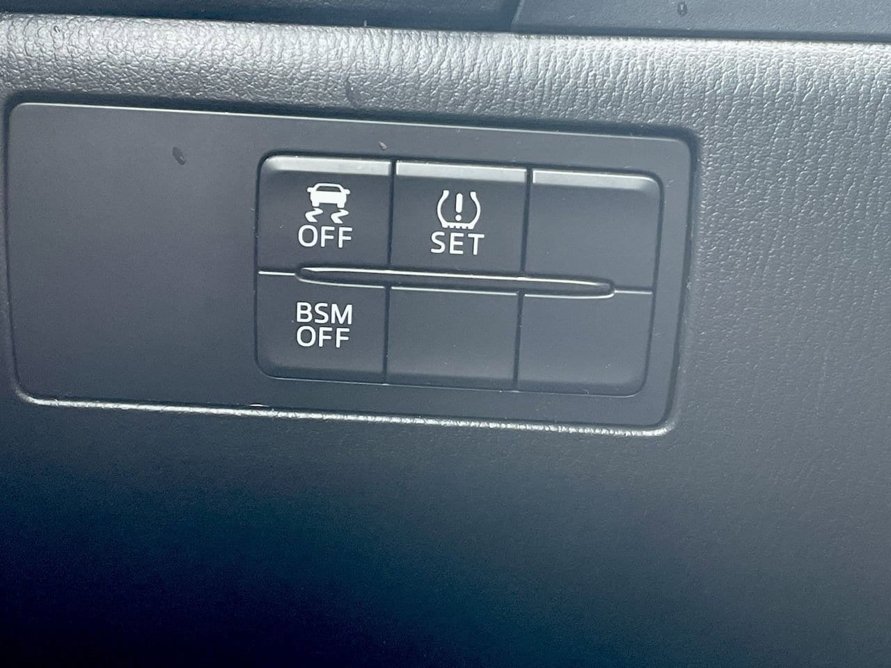 Thumbnail: 2016 Mazda Mazda3 - 26