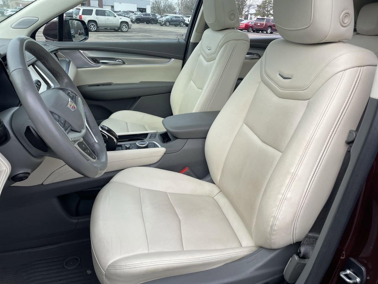 Thumbnail: 2023 Cadillac XT5 - 12