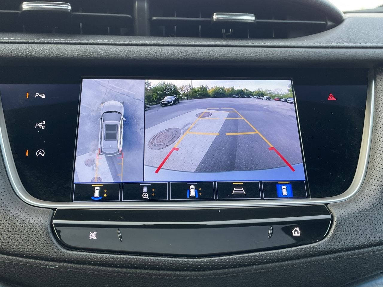 Thumbnail: 2023 Cadillac XT5 - 28