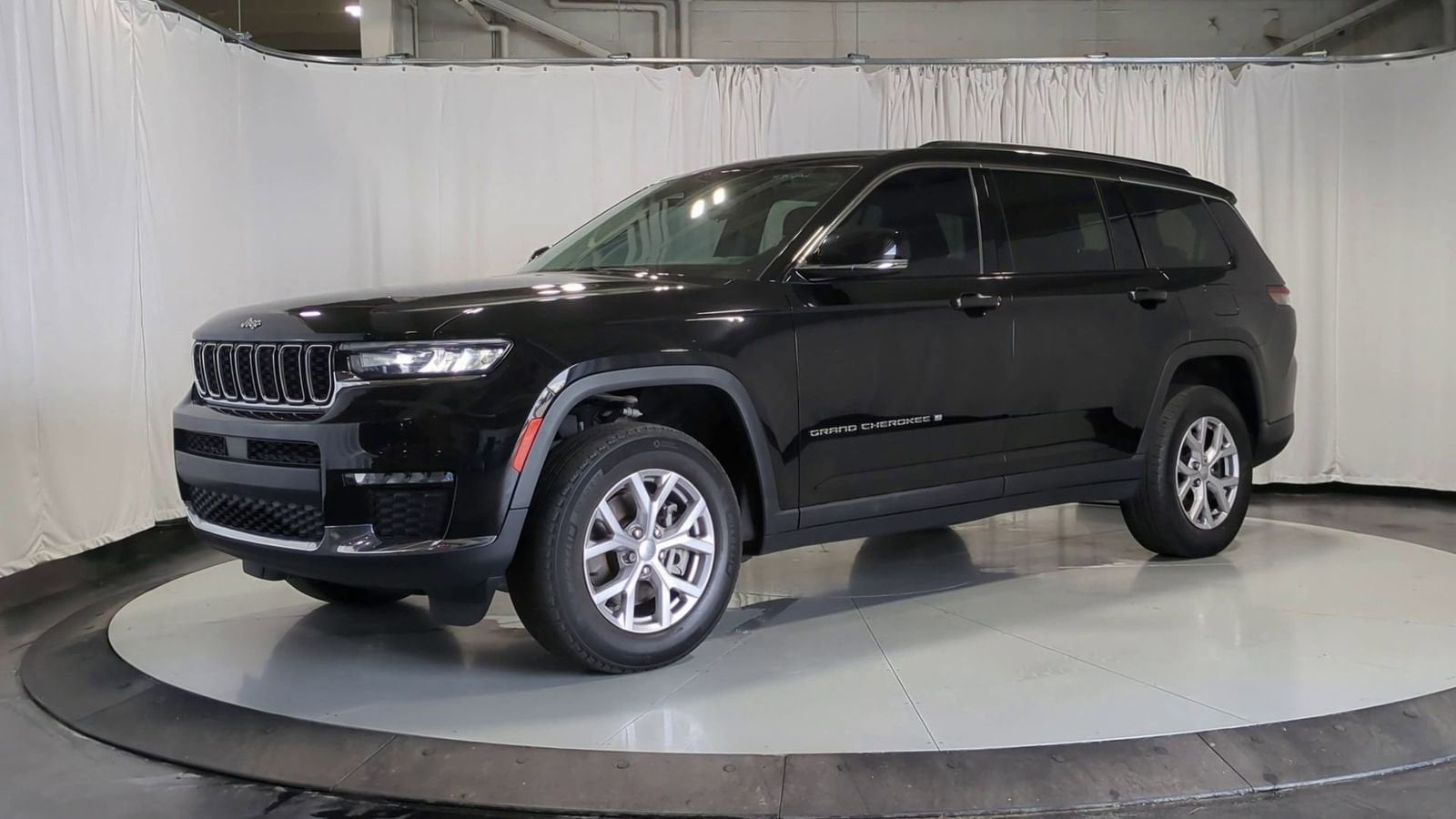 Thumbnail: 2022 Jeep Grand Cherokee L - 4