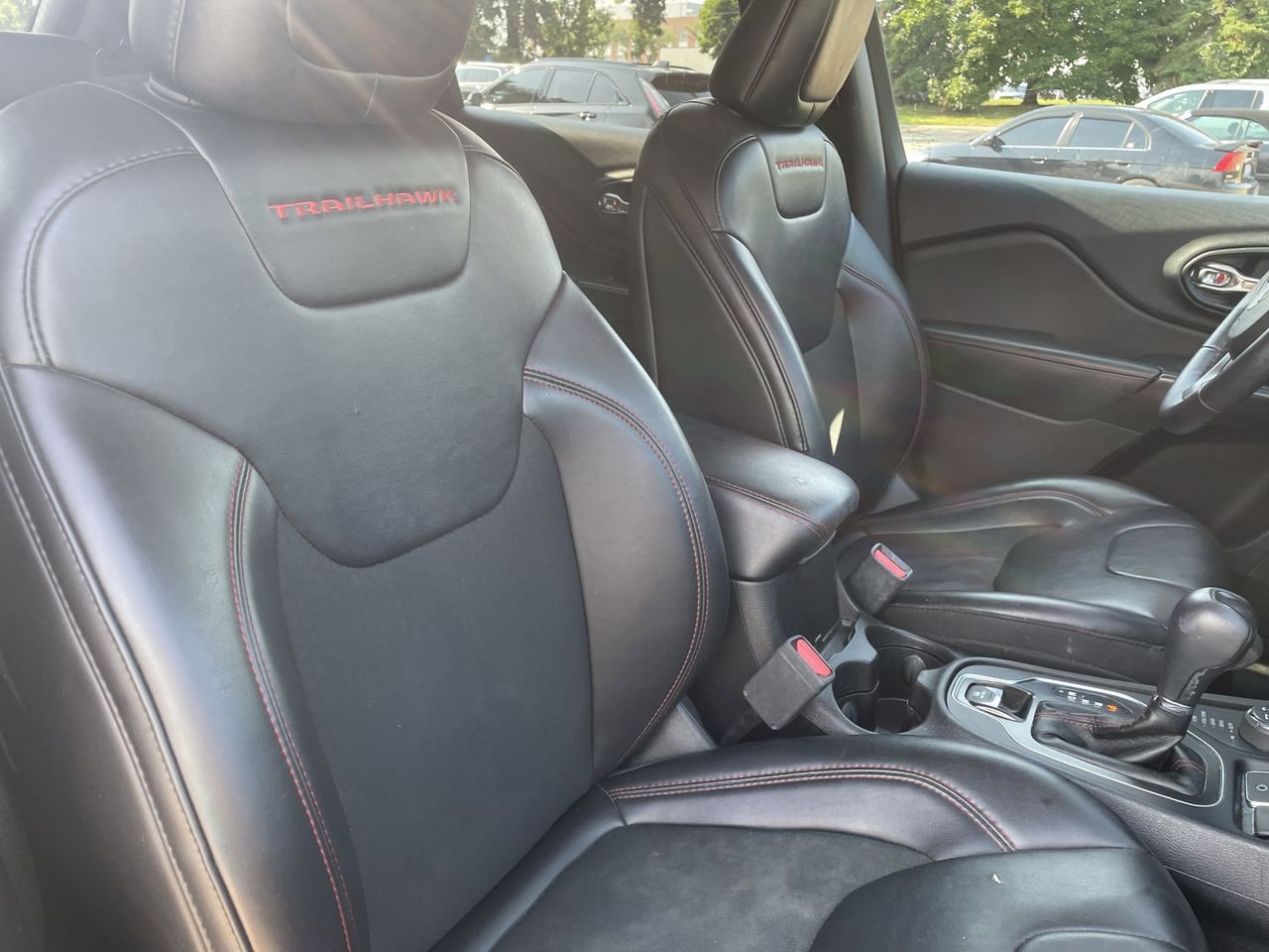 Thumbnail: 2019 Jeep Cherokee - 14