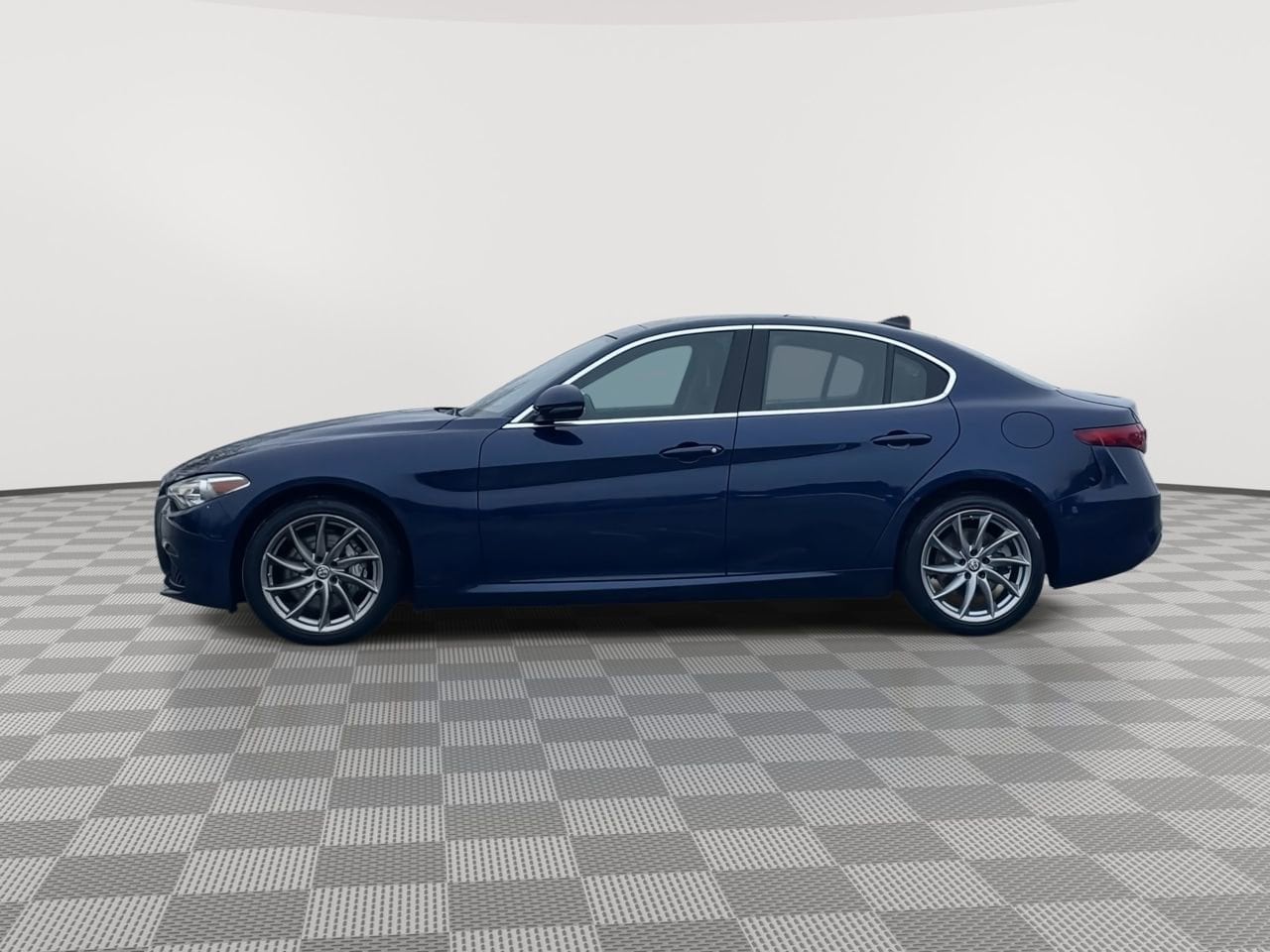 Thumbnail: 2019 Alfa Romeo Giulia - 5