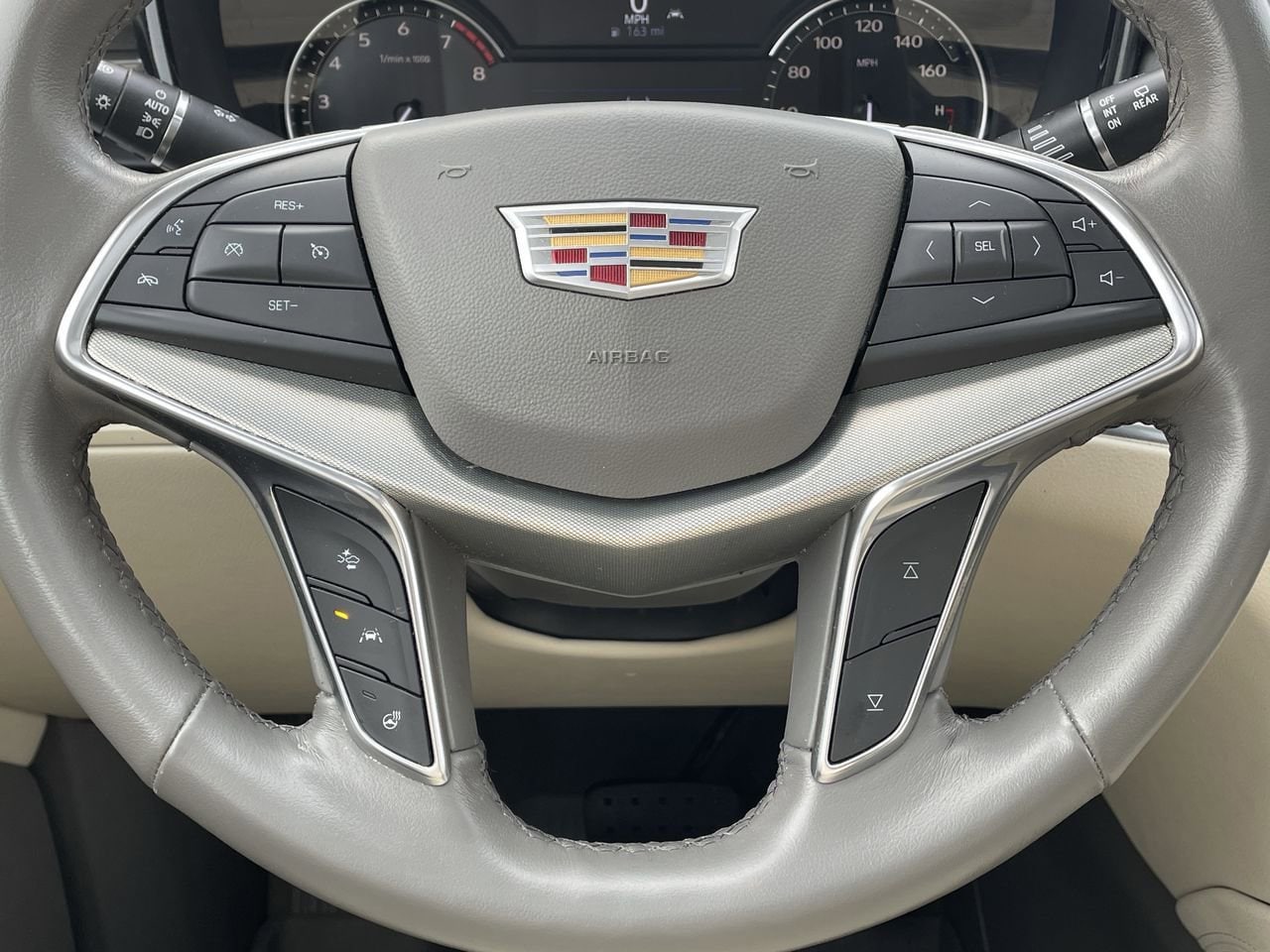 Thumbnail: 2023 Cadillac XT5 - 10