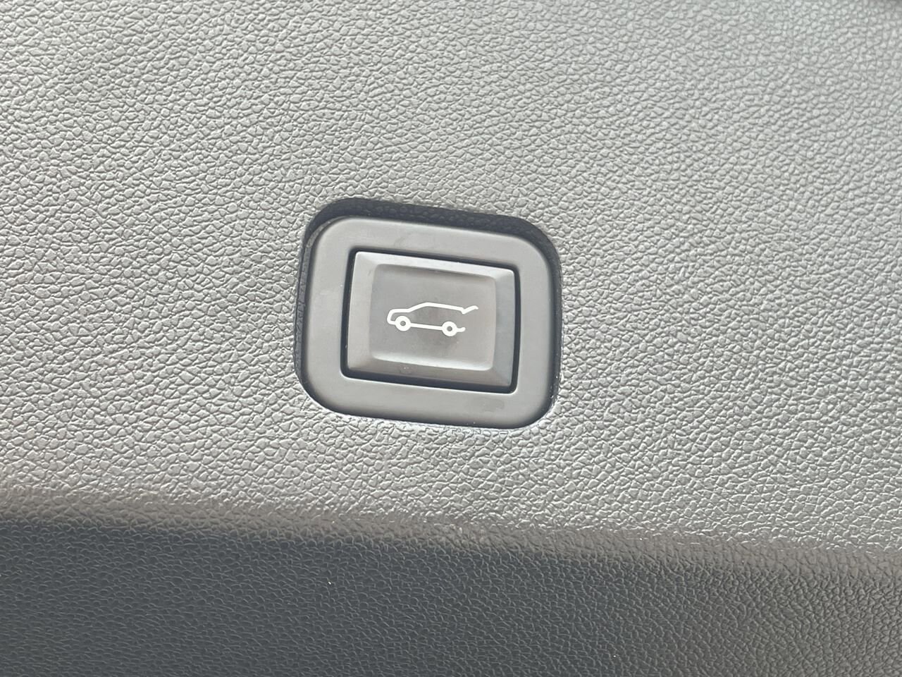 Thumbnail: 2020 Cadillac XT6 - 18