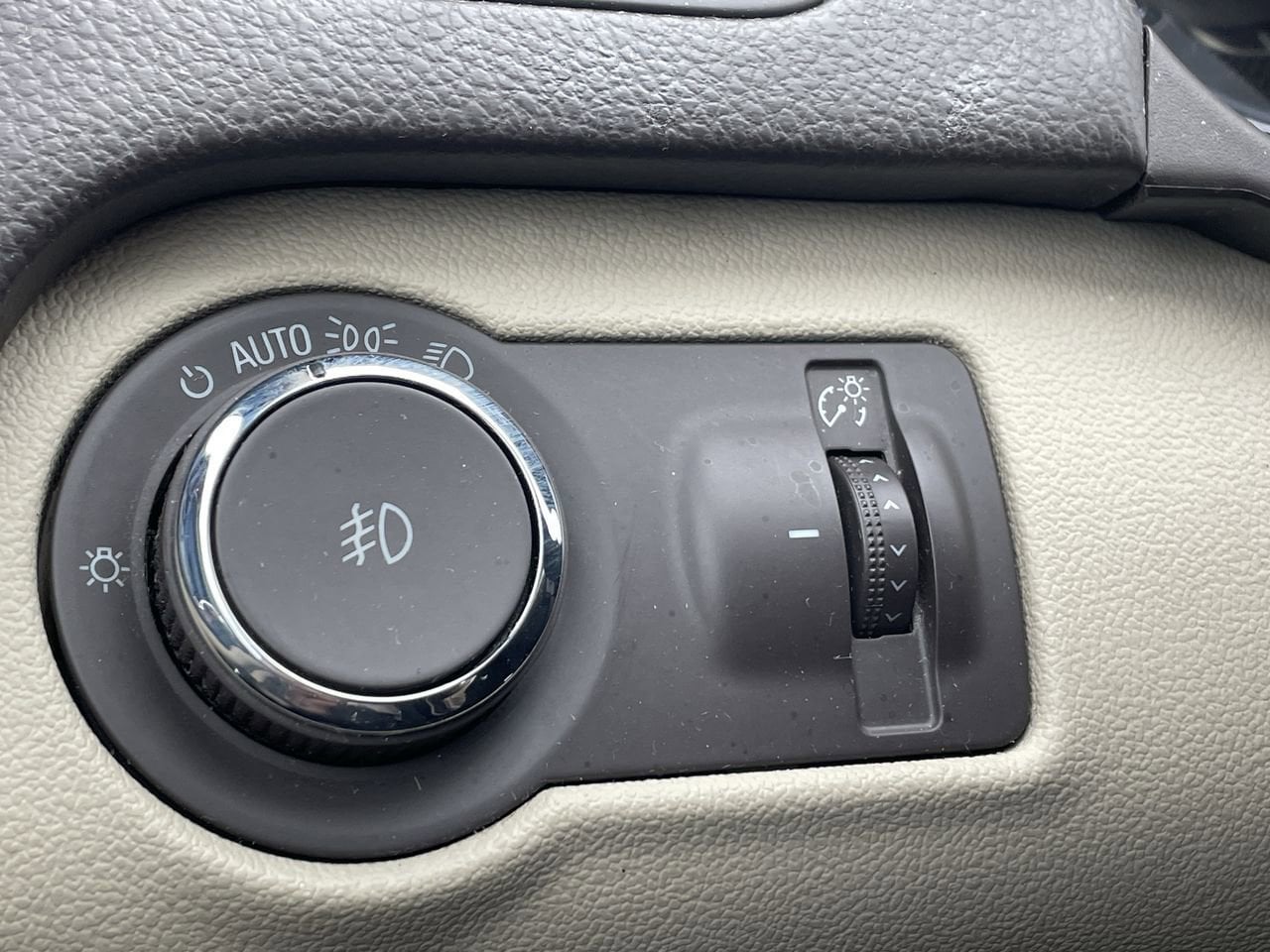 Thumbnail: 2014 Buick Regal - 27