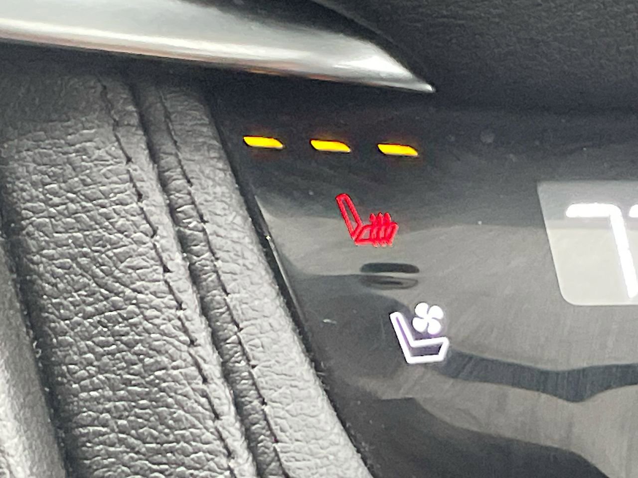 Thumbnail: 2022 Cadillac XT5 - 23