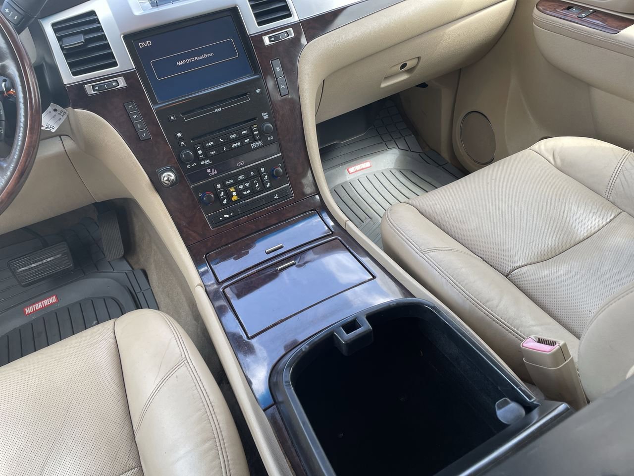 Thumbnail: 2010 Cadillac Escalade - 27