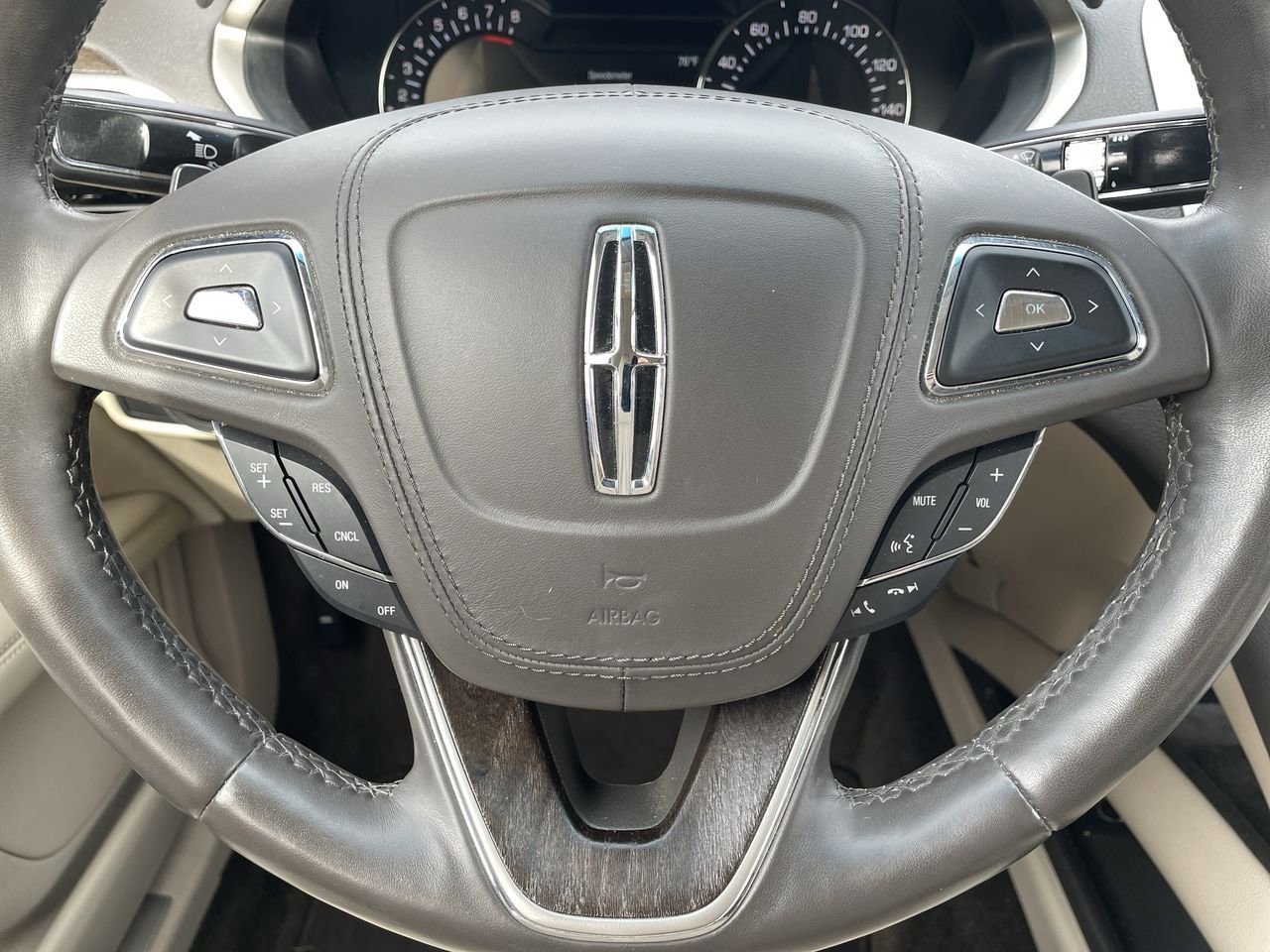 Thumbnail: 2018 Lincoln MKZ - 10