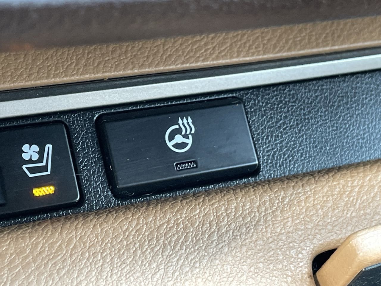 Thumbnail: 2016 Lexus ES - 23