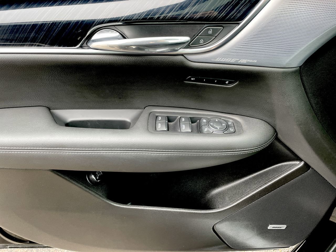 Thumbnail: 2023 Cadillac XT6 - 36