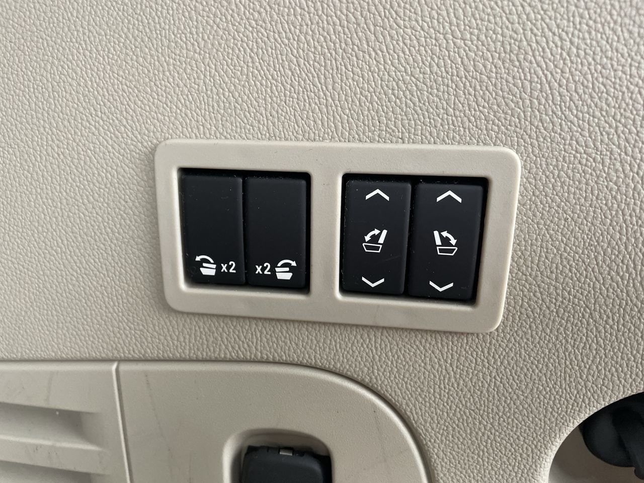 Thumbnail: 2019 Cadillac Escalade - 18