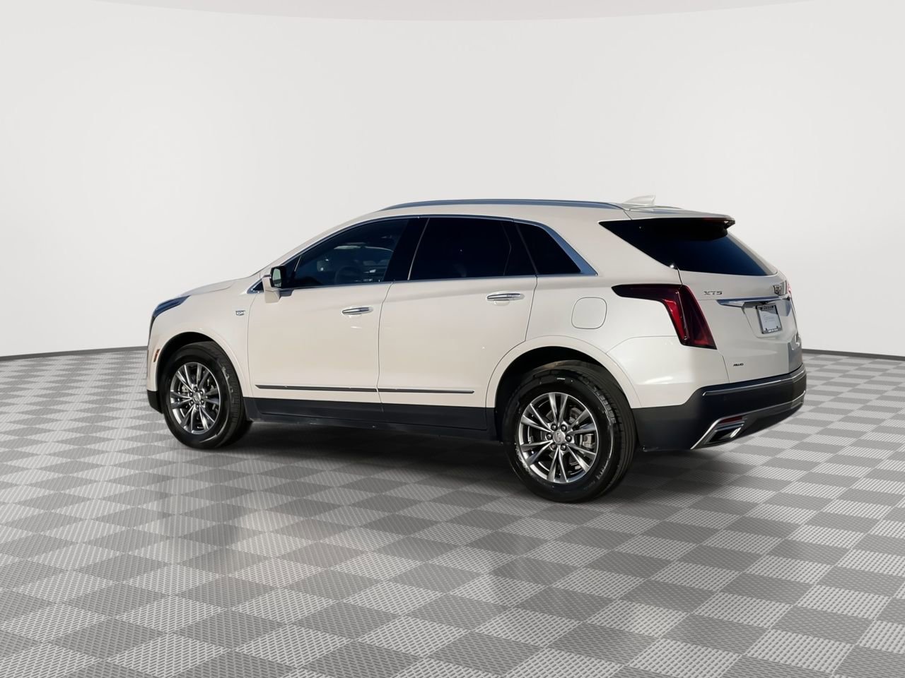 Thumbnail: 2023 Cadillac XT5 - 6