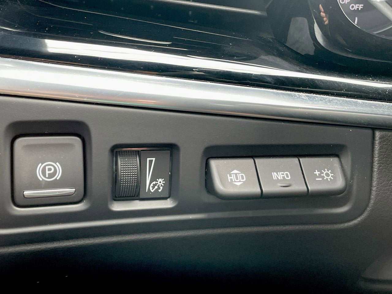 Thumbnail: 2024 Cadillac XT6 - 33