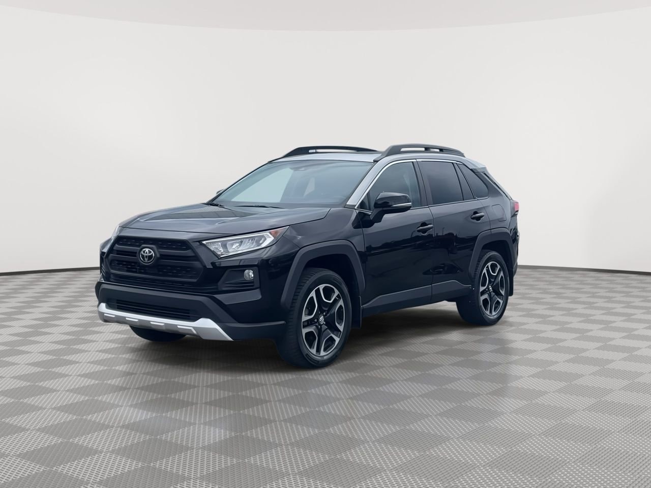 Thumbnail: 2019 Toyota RAV4 - 4