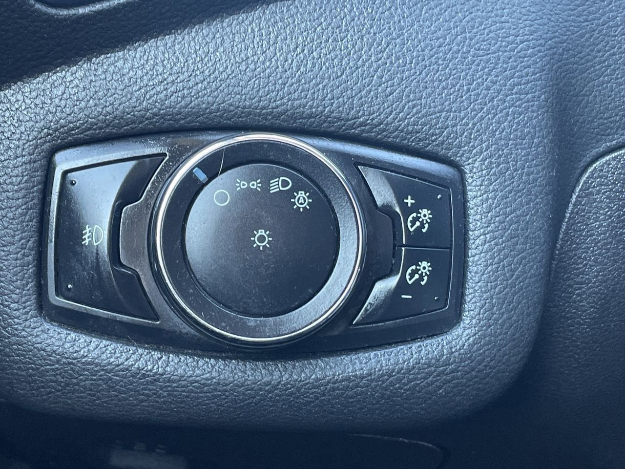 Thumbnail: 2015 Ford Escape - 25