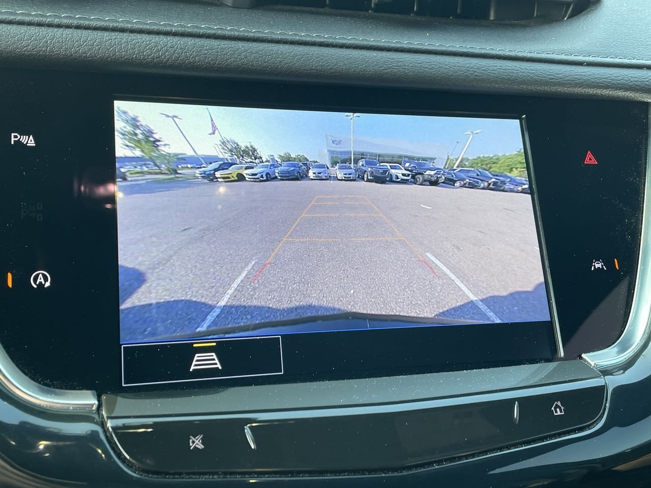Thumbnail: 2023 Cadillac XT6 - 30